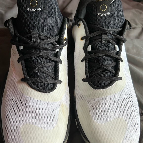 Under armor sneakers - Picture 4 of 4